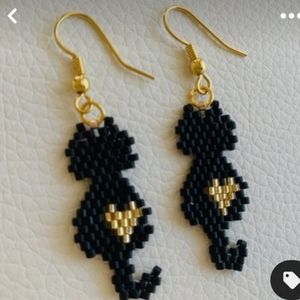 Flat beaded cat earrings